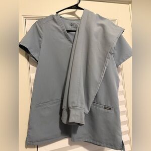 Figs Men’s Light Blue V-Neck Scrub Top